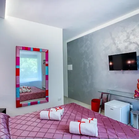Distinto & Oda ve Kahvaltı Lecce