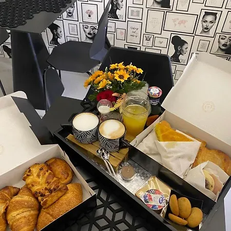 Distinto & Oda ve Kahvaltı Lecce